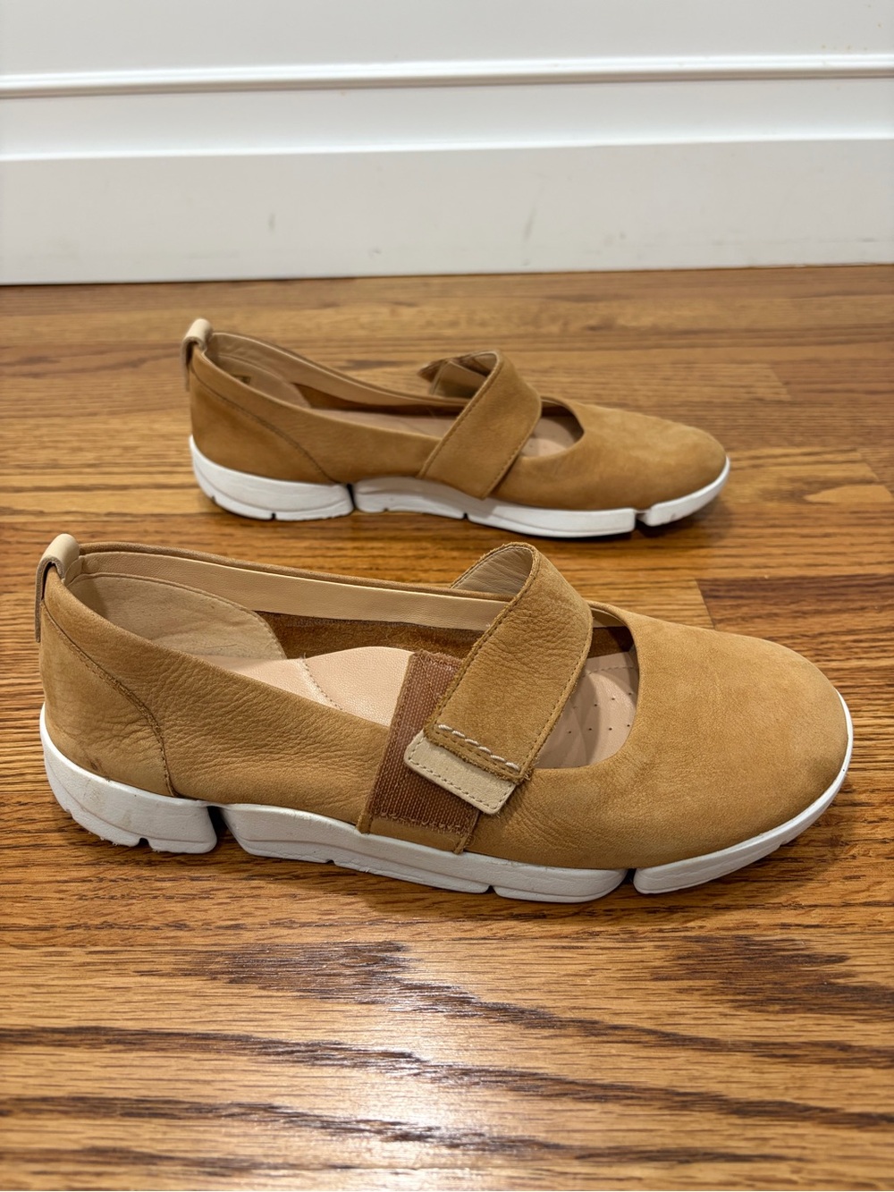 Clarks Trigenic Tan Mary Jane Slip-On Flats Walking Shoes Arch Support (7) - Picture 5 of 8